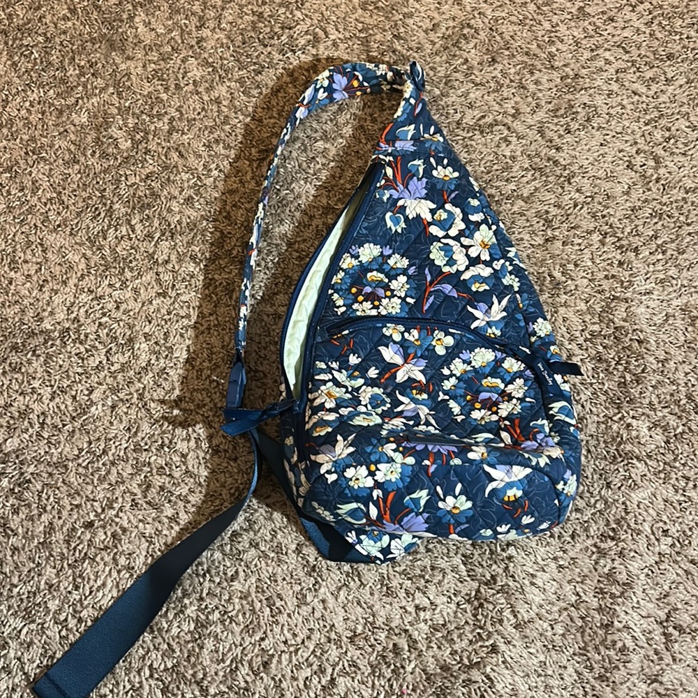 Fashionable sling bag